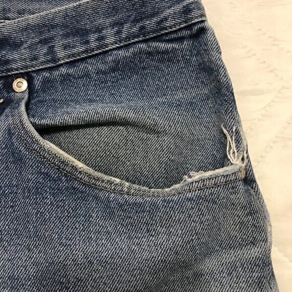 Distressed Wrangler blue jeans 46X30‎ - Picture 5 of 8